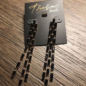 Elegant black & gold earringsfor a glamorous night